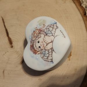 Dreamsicles Angel Small Heart Shape Trinket Box Kristen 1994